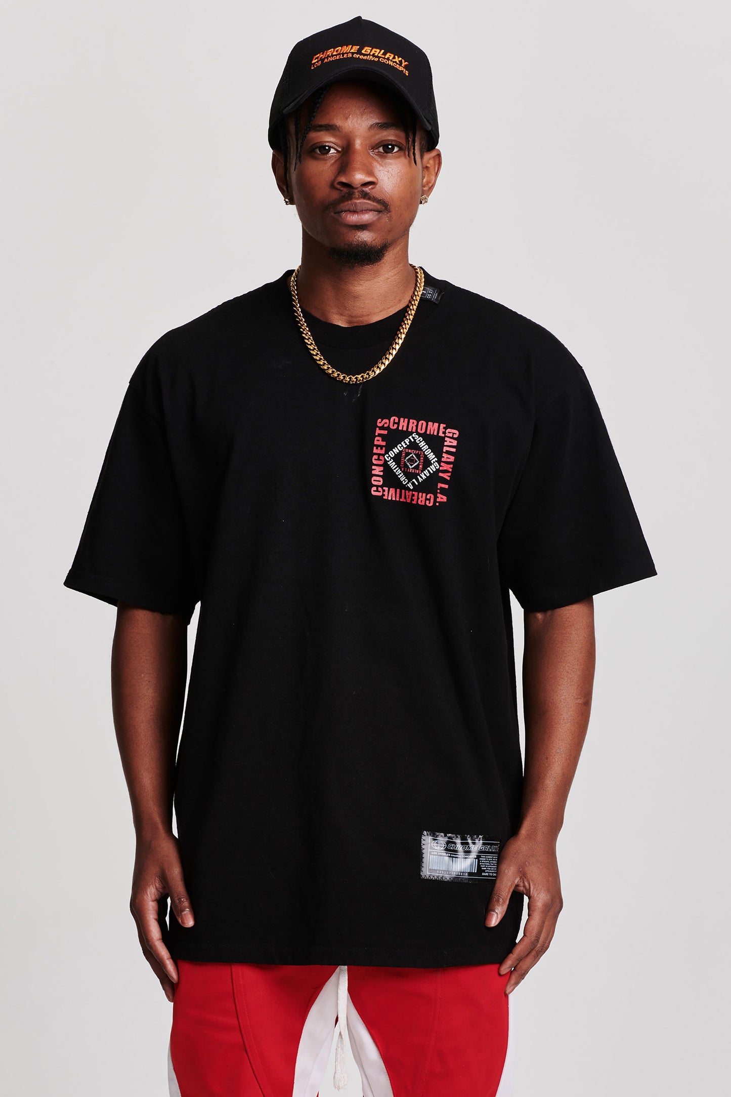SQUARE RED SHORT SLEEVE T-SHIRT IN BLACK