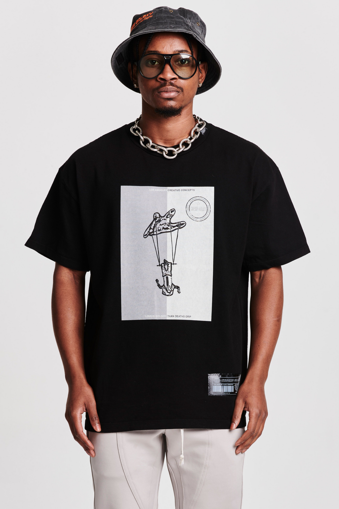 TRAPEZ ACROBAT SHORT SLEEVE T-SHIRT IN BLACK
