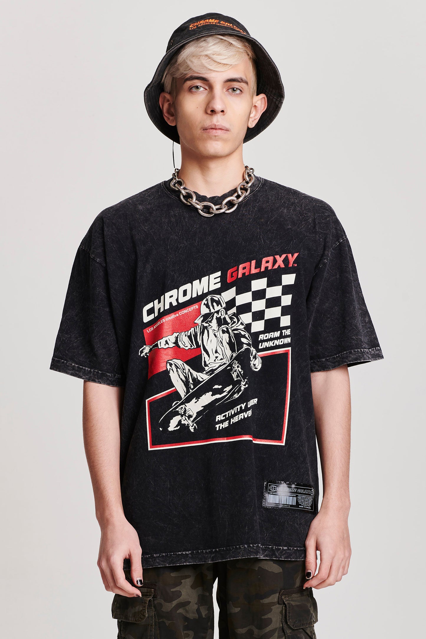 UNKNOWN PRINT ROAM THE UNKNOWN SHORT SLEEVE T-SHIRT IN CHARCOAL GREY