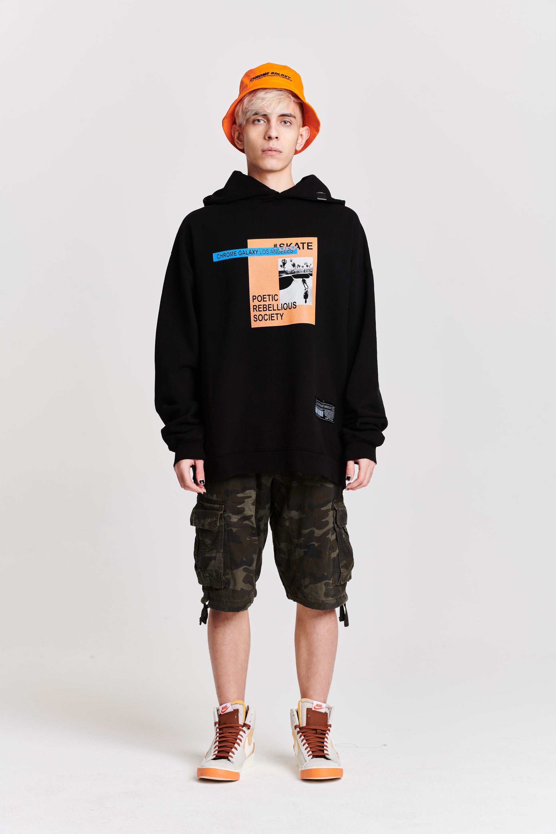 SKATE FRONT PRINT HOODY BLACK