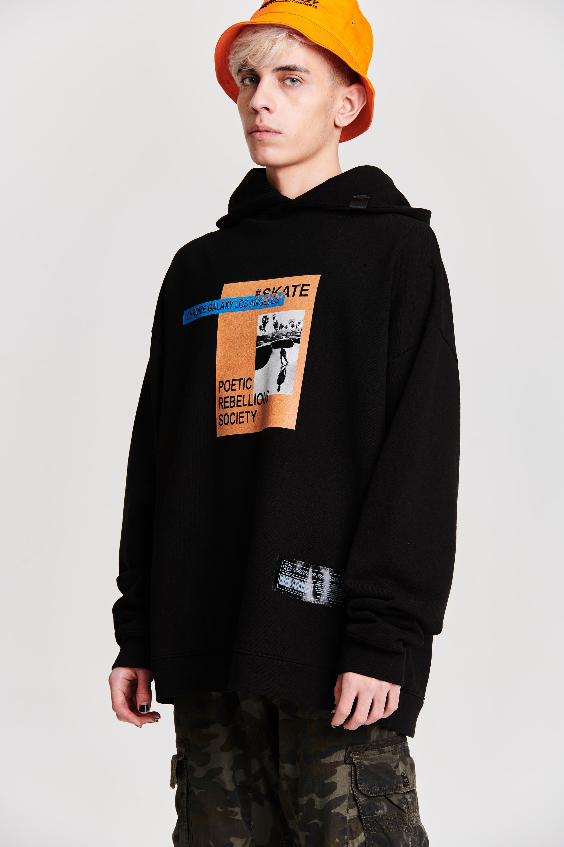 SKATE FRONT PRINT HOODY BLACK