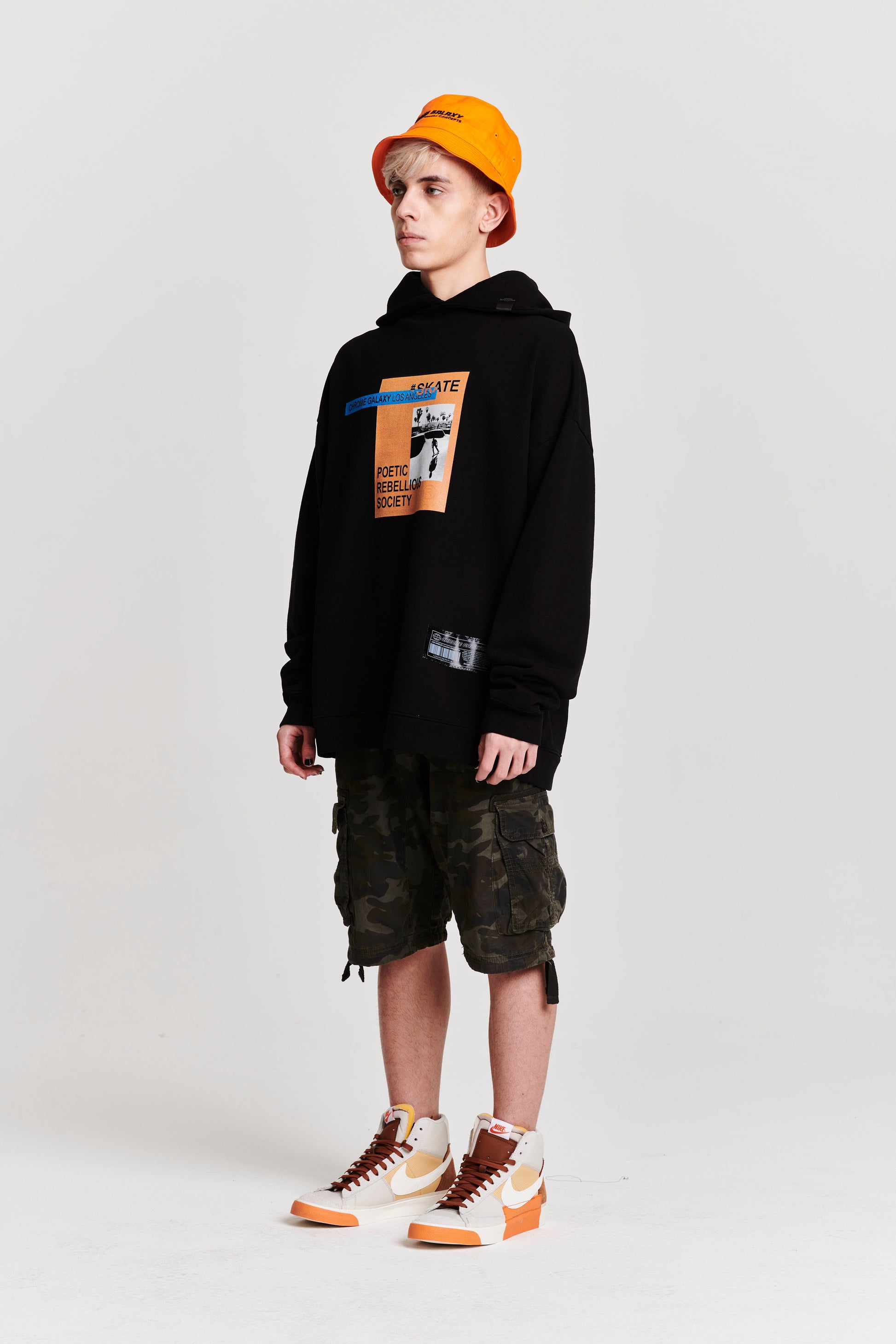 SKATE FRONT PRINT HOODY BLACK